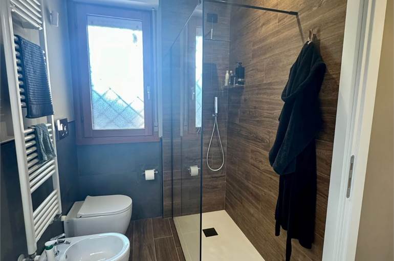 Bagno con doccia