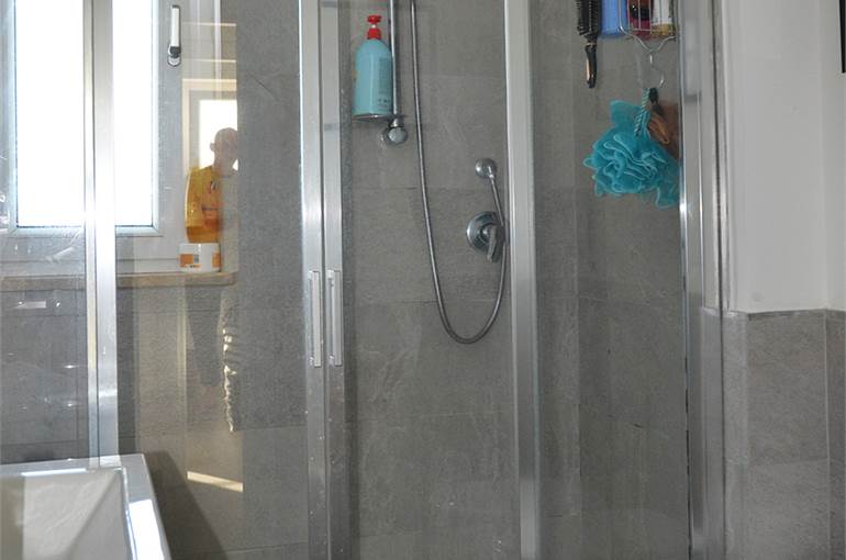 Bagno con doccia