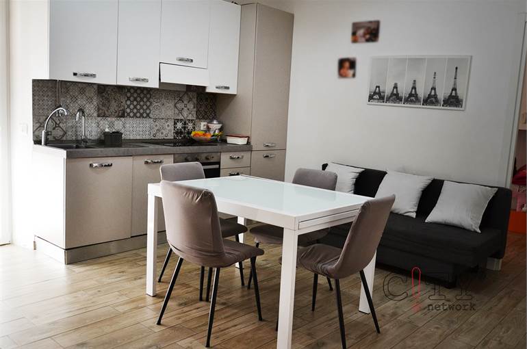Soggiorno con cucina a vista