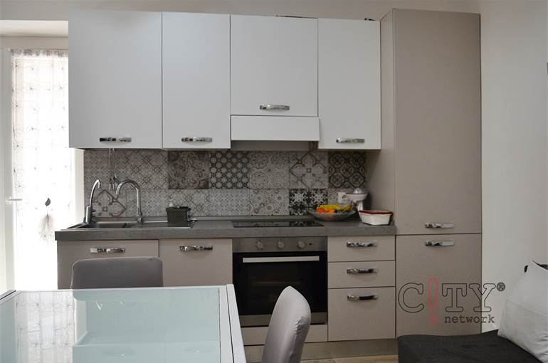 Soggiorno con cucina a vista