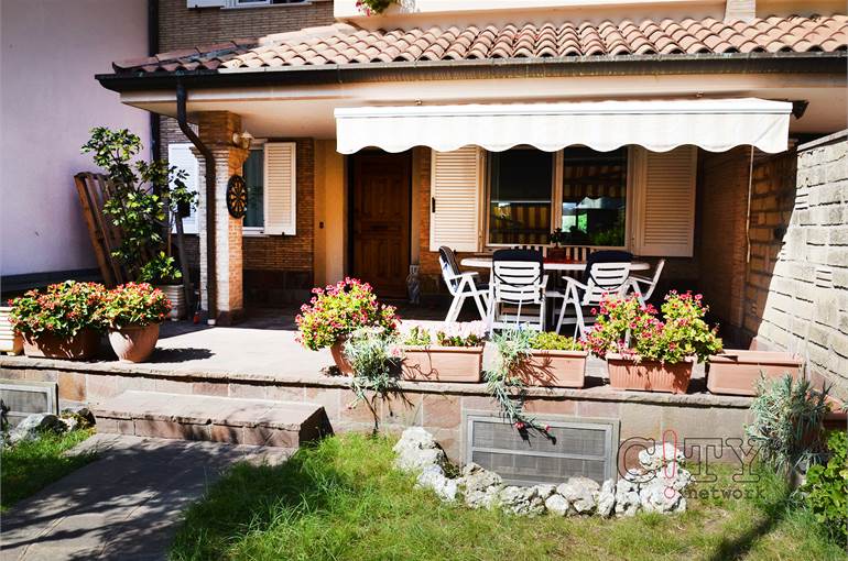 Porzione di villa con entrata indipendente