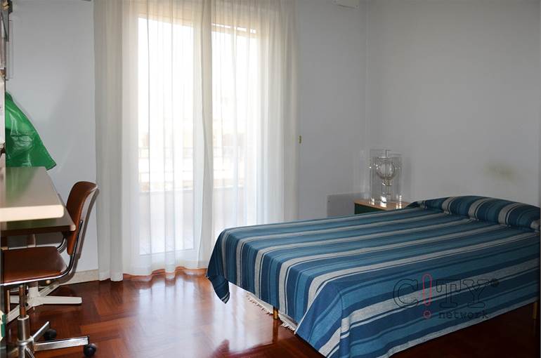Ampia cameretta piano primo
