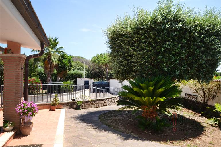 Giardino su tre lati