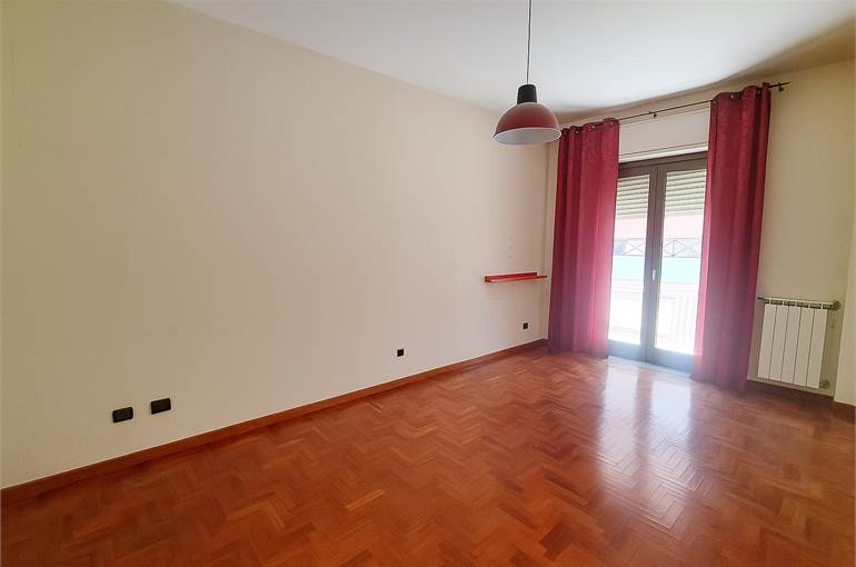 Camera matrimoniale pavimento in parquet