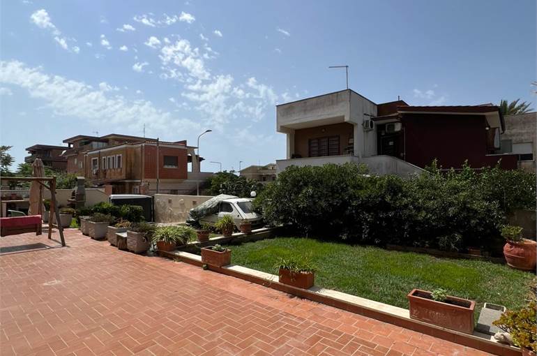 Ampio giardino privato