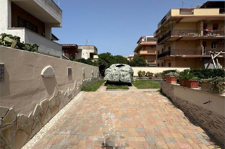 Pavimentazione in giardino per parcheggio auto