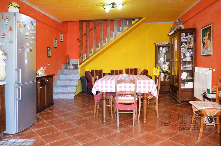 Soggiorno con cucina a vista